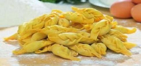 tortelli agli spinaci o tortelli con la coda